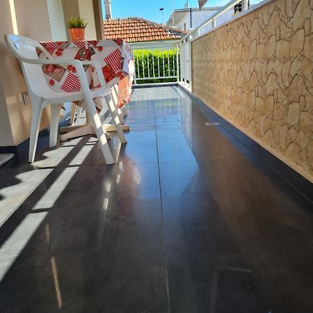 Dimitris Apartments Nea Plagia Bagian luar foto