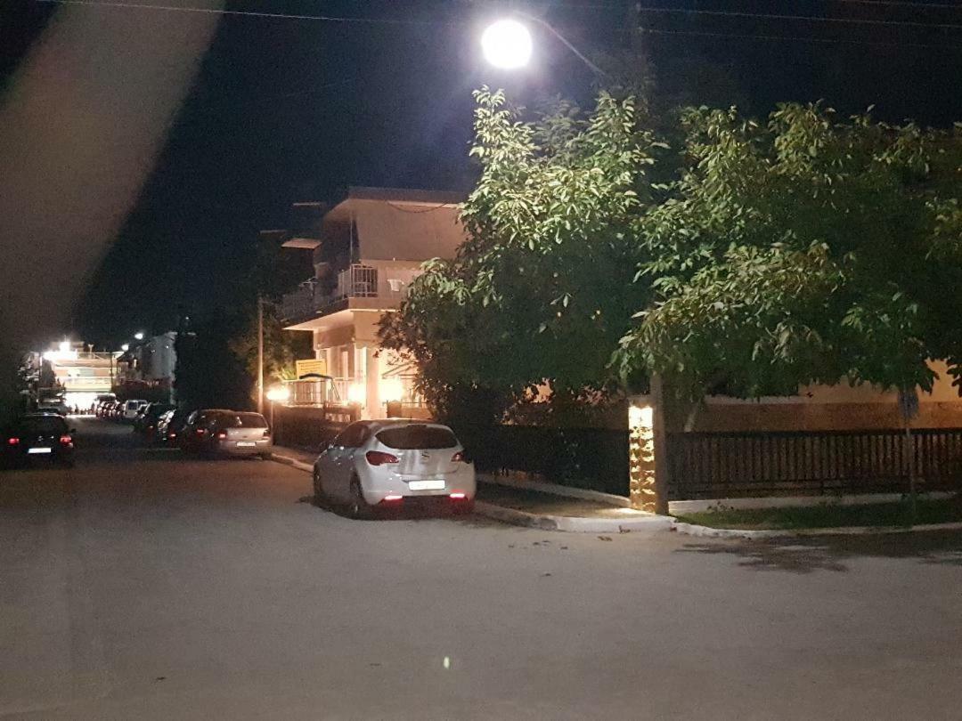 Dimitris Apartments Nea Plagia Bagian luar foto