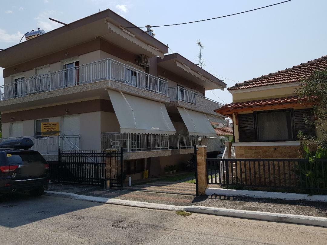 Dimitris Apartments Nea Plagia Bagian luar foto